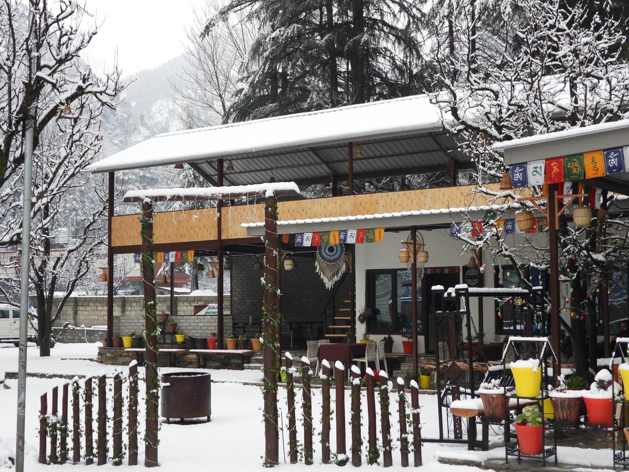 The Royal Orchard Kasol Hotel Exterior photo
