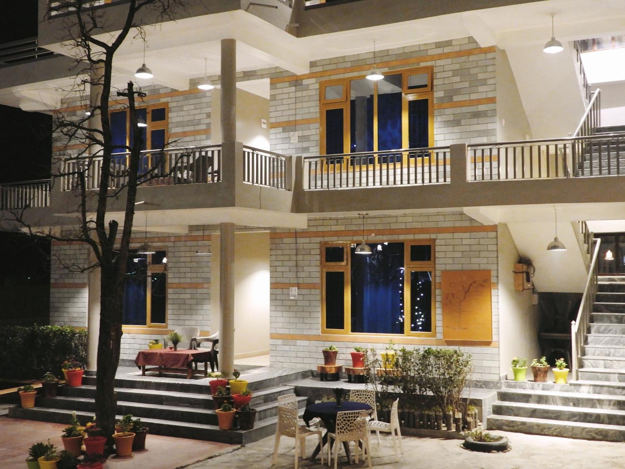The Royal Orchard Kasol Hotel Exterior photo