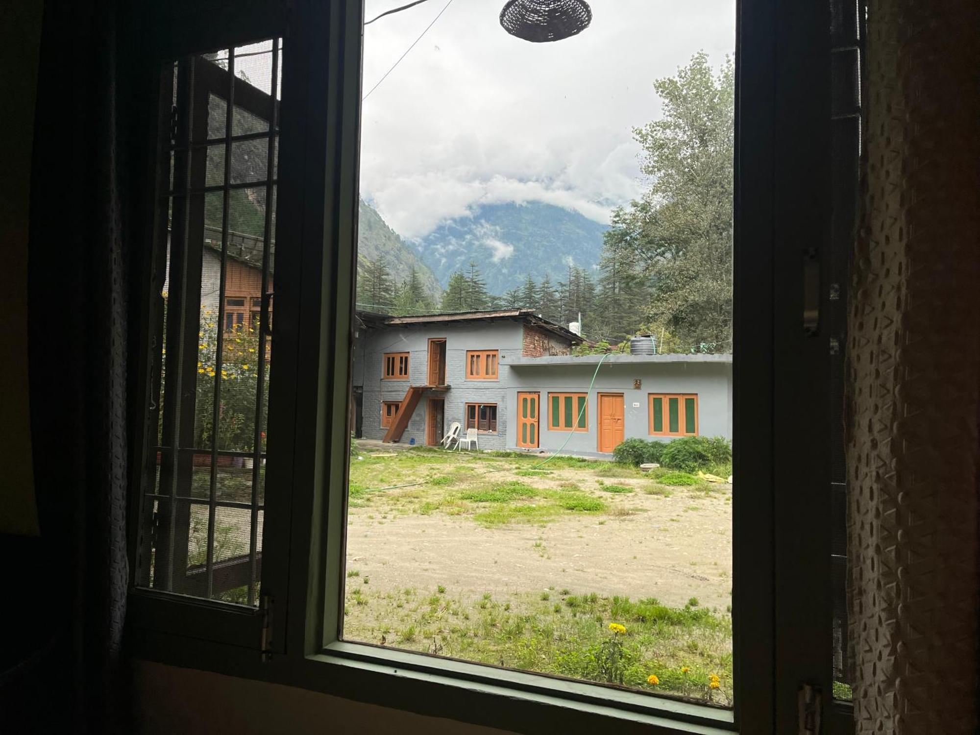 The Royal Orchard Kasol Hotel Exterior photo