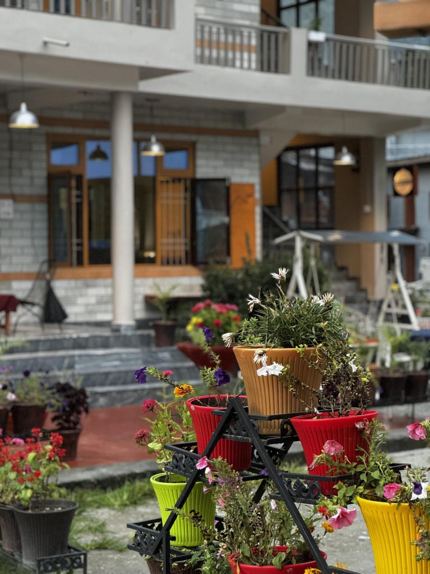 The Royal Orchard Kasol Hotel Exterior photo