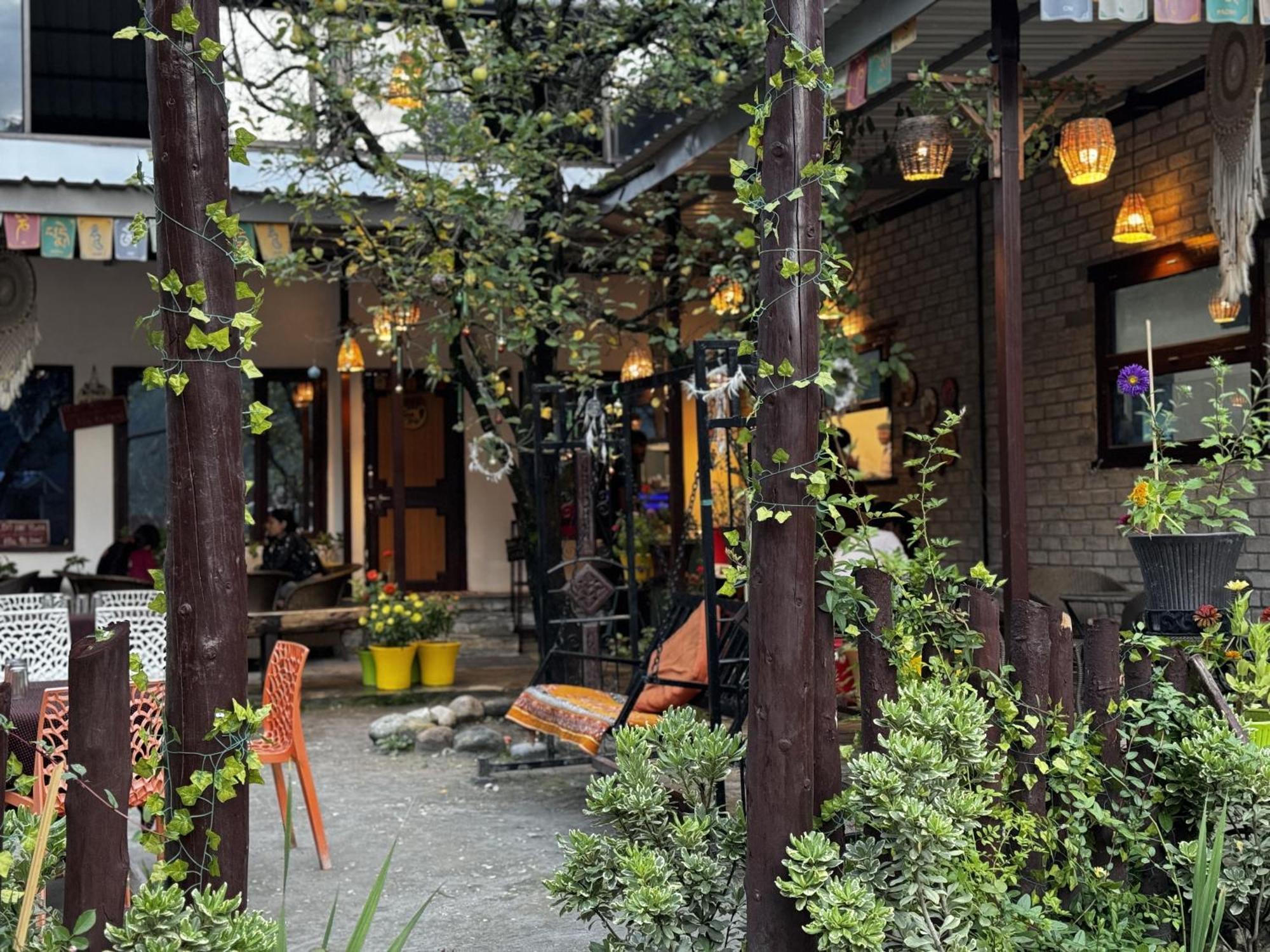 The Royal Orchard Kasol Hotel Exterior photo