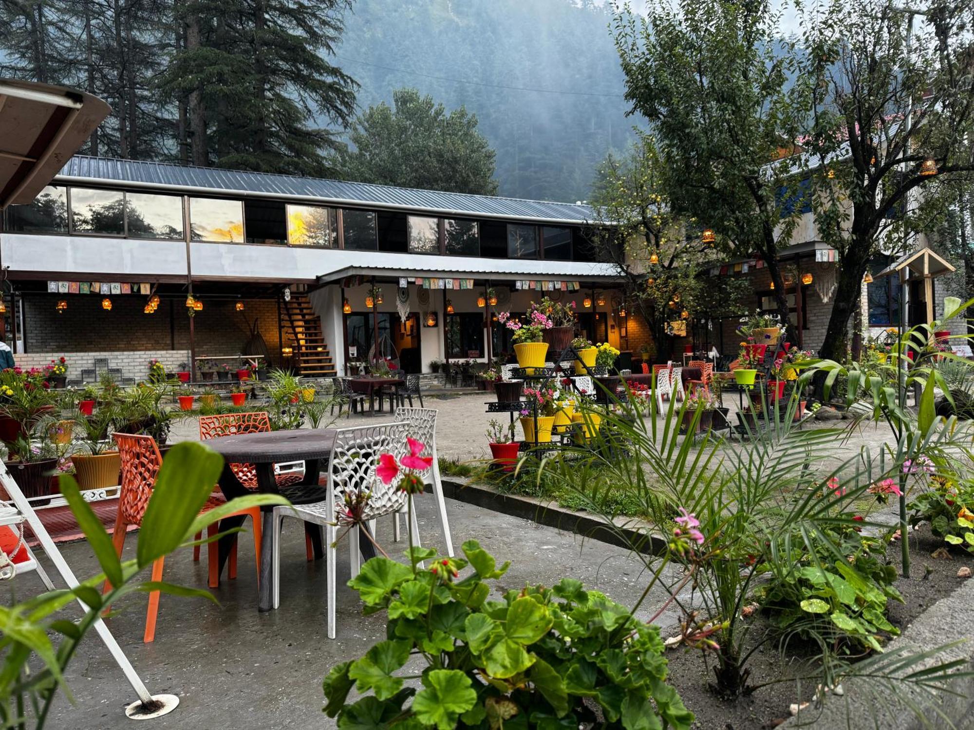 The Royal Orchard Kasol Hotel Exterior photo